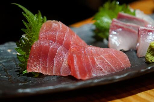 高級店で嗜むスタイリッシュなマグロ刺身 マグロ,まぐろ,鮪の写真素材
