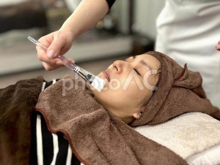 美容エステを受ける女性　フェイシャル 美容,フェイシャル,顔の写真素材