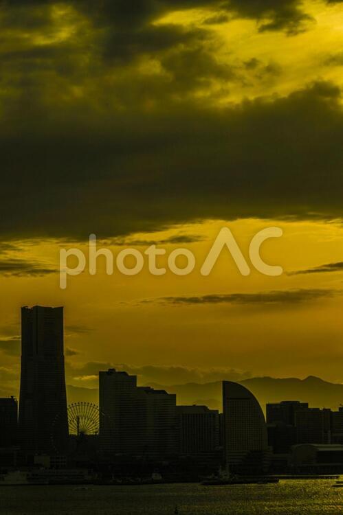 横浜スカイウォークから見える横浜みなとみらいの夕景 横浜,横浜みなとみらい,横浜スカイウォークの写真素材