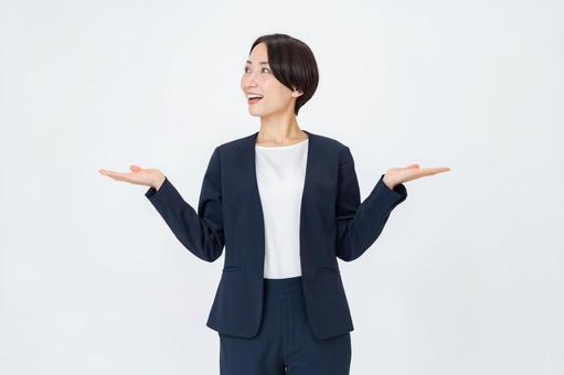 選択をする女性 ビジネス,オフィス,案内の写真素材