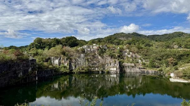 石切山脈影 石切山脈影 石切山脈,採石場,湖の写真素材