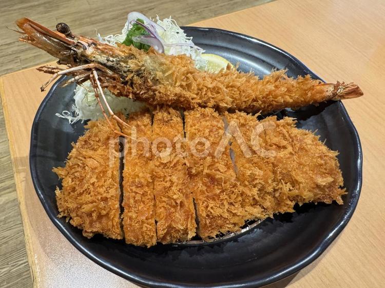 ロースカツとエビフライ とんかつ,ロースかつ,ロースカツの写真素材