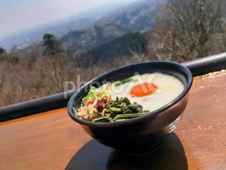 山頂からの景色と山菜月見とろろ蕎麦２ 山頂,蕎麦,食べ物の写真素材
