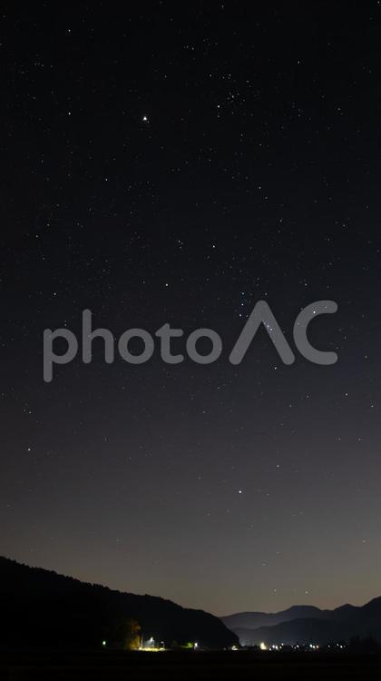 山影に瞬く神話の矢 山,谷,稜線の写真素材