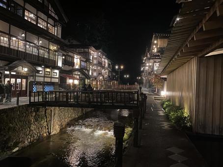 千と千尋の神隠しの舞台 銀山温泉の夜 千と千尋の神隠しの舞台 銀山温泉の夜 銀山温泉,温泉街,聖地の写真素材