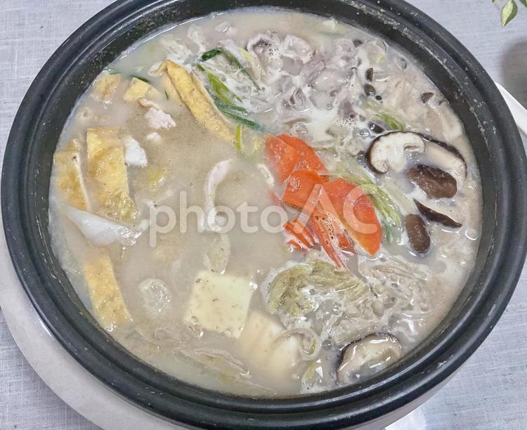 今夜は皆でごま豆乳鍋 ごま豆乳鍋,鍋,料理の写真素材