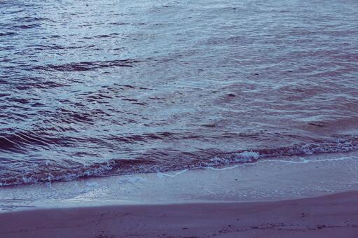 波と砂浜 波と砂浜の写真