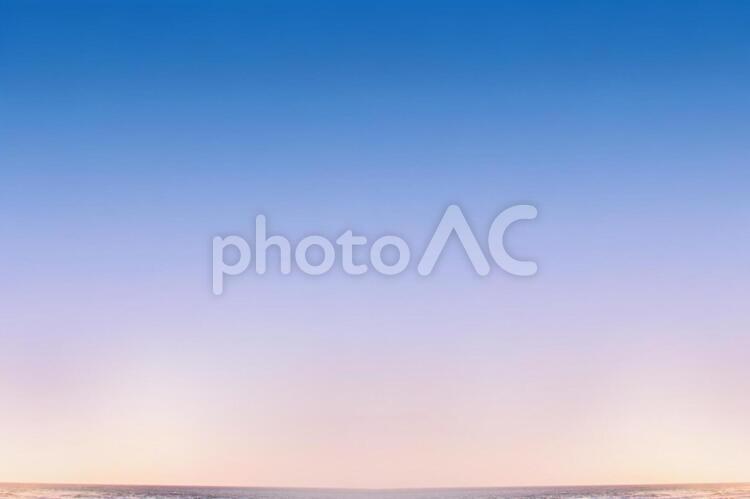 グラデーションの夕焼け（朝焼け）の地平線　イメージ 夕焼け,朝焼け,太陽の写真素材