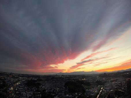 日没直後の西の空 空,雲,夕焼けの写真素材