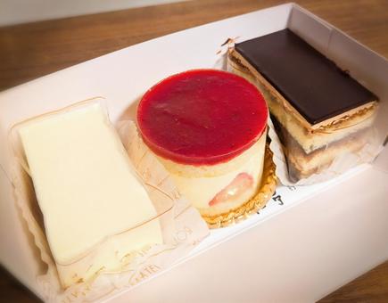3つのケーキ 3つのケーキの写真