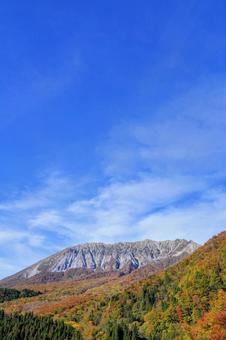 中国地方最高峰「大山」の紅葉 中国地方最高峰「大山」の紅葉の写真