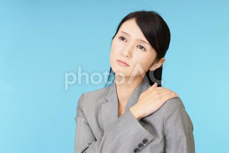 肩痛を訴えるビジネスウーマン 女性,肩痛,肩の写真素材