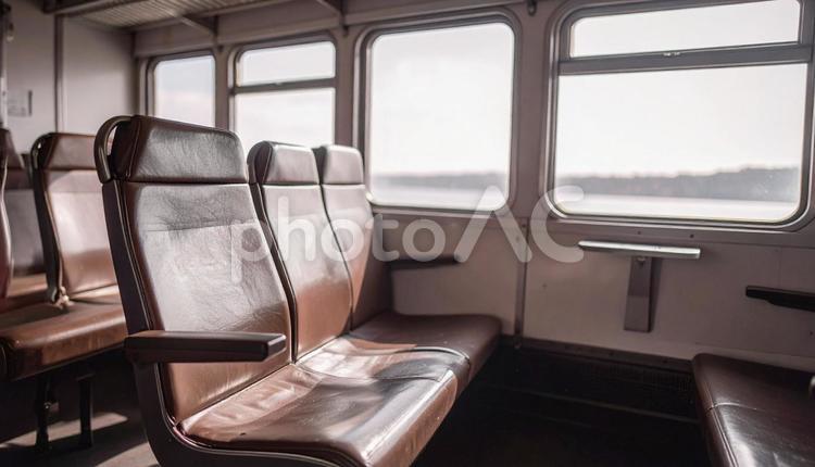 老朽化したバスや電車の車内 バス,電車,つり革の写真素材