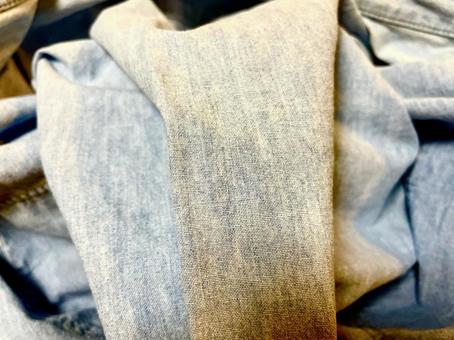 色落ちしたヴィンテージデニム素材 色落ちしたヴィンテージデニム素材 布,背景,ヴィンテージの写真素材