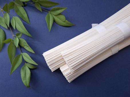 3 bundles of somen noodles_blue background, JPG
