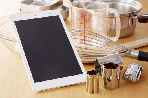 調理器具　レシピをタブレットで確認 調理器具,タブレット,アイテムの写真素材