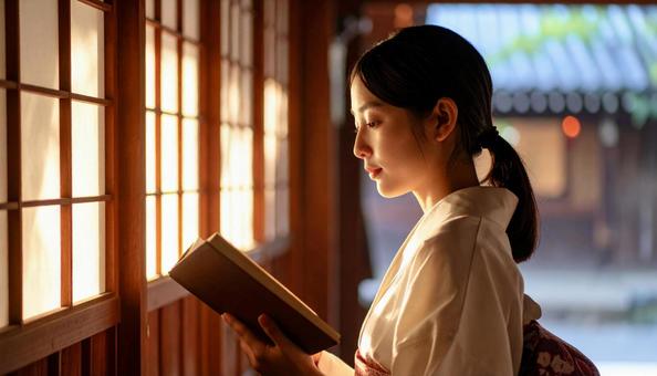 人目を避けて秘文を読む日本人女性02 人目を避けて秘文を読む日本人女性02の写真