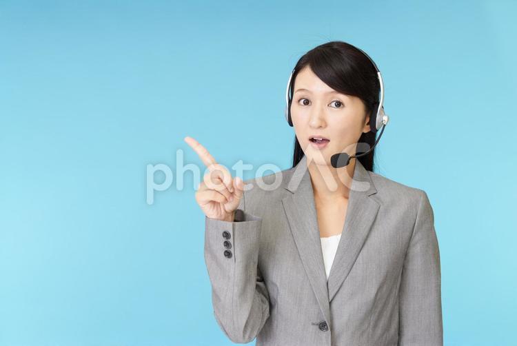 驚いた表情のオペレーター 女性,女,オペレーターの写真素材