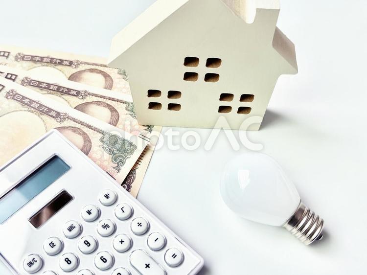 家の模型_電球_電卓_お金_2 家,マイホーム,住宅の写真素材