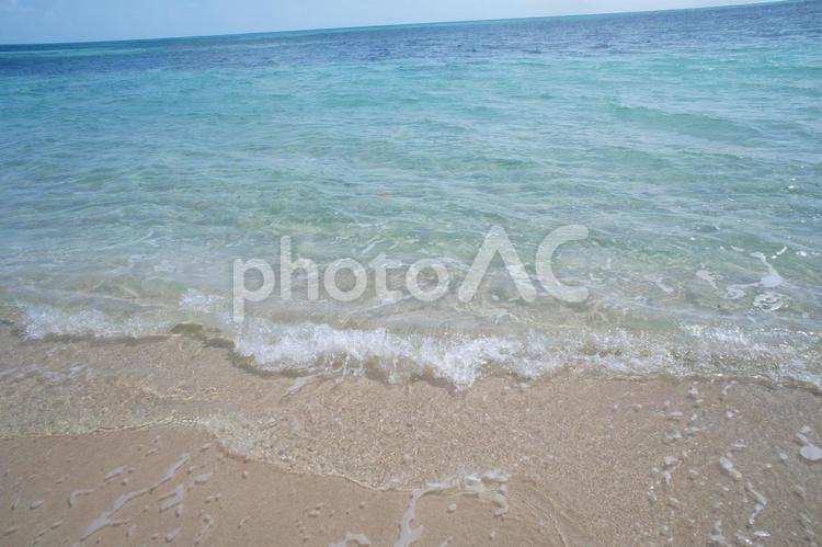 砂浜とさざ波 空,海,旅の写真素材