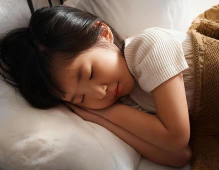 寝ている子供 寝ている子供の写真