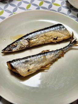初物秋刀魚(焼)2 初物秋刀魚(焼)2 焼き魚,秋刀魚,魚介類の写真素材