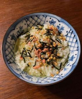R7.8.10 こまちご飯に鮭茶漬け 2 R7.8.10 こまちご飯に鮭茶漬け 2の写真
