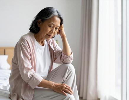 体調不良の中高年女性 体調不良の中高年女性 中高年女性,女性,中高年の写真素材