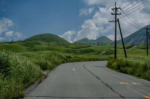 阿蘇山ドライブ ドライブ,車窓,阿蘇山の写真素材