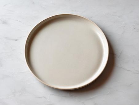 上から見た、清潔感のあるセラミック皿 上から見た、清潔感のあるセラミック皿の写真