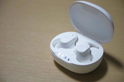 ワイヤレスイヤホン イヤホン,ワイヤレスイヤホン,無線イヤホンの写真素材