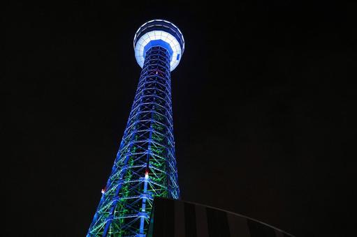 夜に輝く横浜マリンタワー 夜に輝く横浜マリンタワーの写真