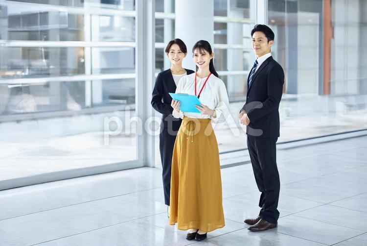 ビジネス　チームワーク　上司と部下　男女 ビジネスマン,複数,営業の写真素材