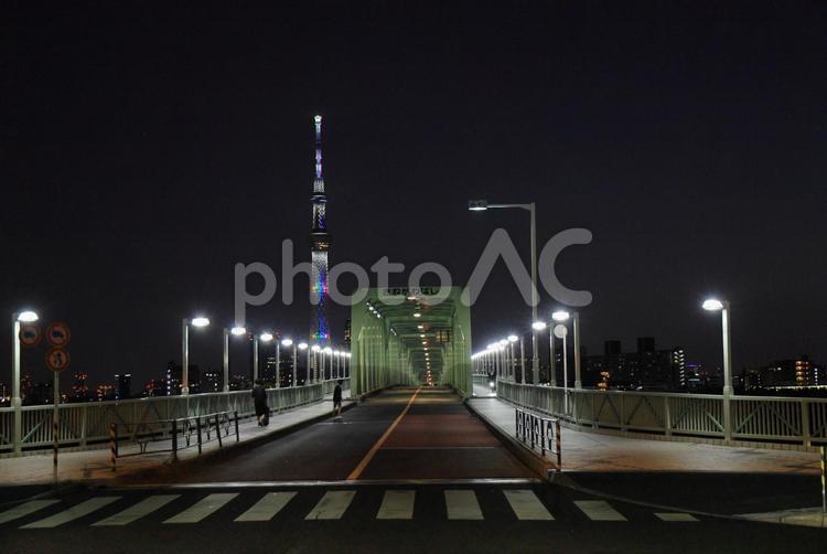夜の木根川橋とスカイツリー 夜景,風景,景色の写真素材