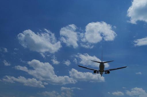飛行機と雲 飛行機と雲の写真
