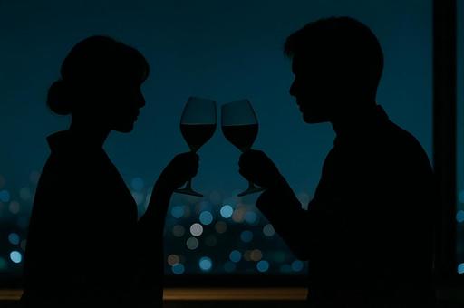 夜景を眺めながら乾杯するカップルの影 夜景を眺めながら乾杯するカップルの影の写真