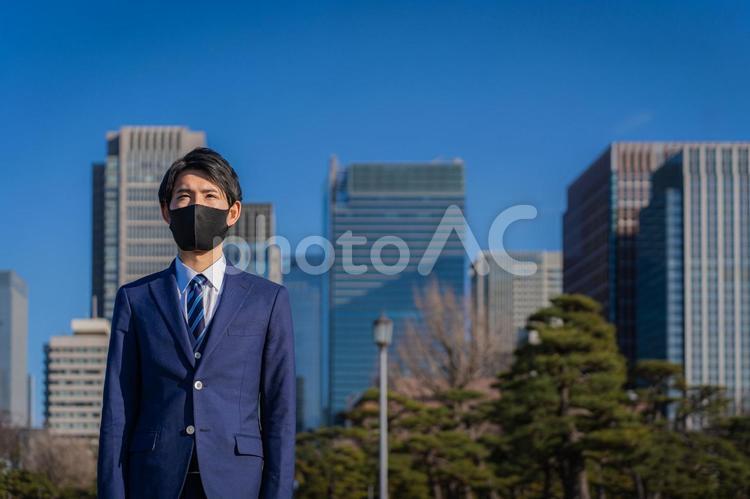 マスクをした若いビジネスマン 男性,マスク,ビジネスマンの写真素材