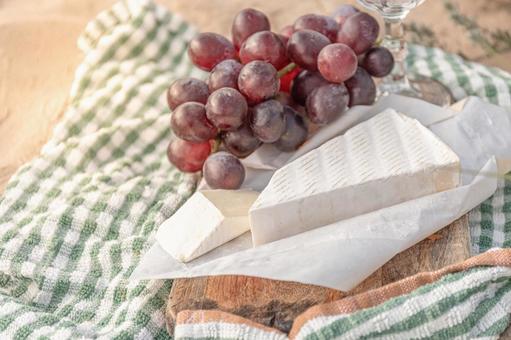 カマンベールチーズとぶどう カマンベール,チーズ,カットの写真素材