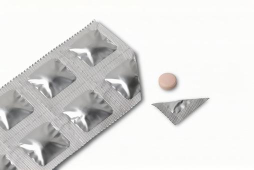 開封して外に出た薬 開封して外に出た薬の写真