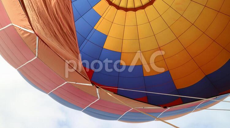 下から見た気球 熱気球,気球,青空の写真素材