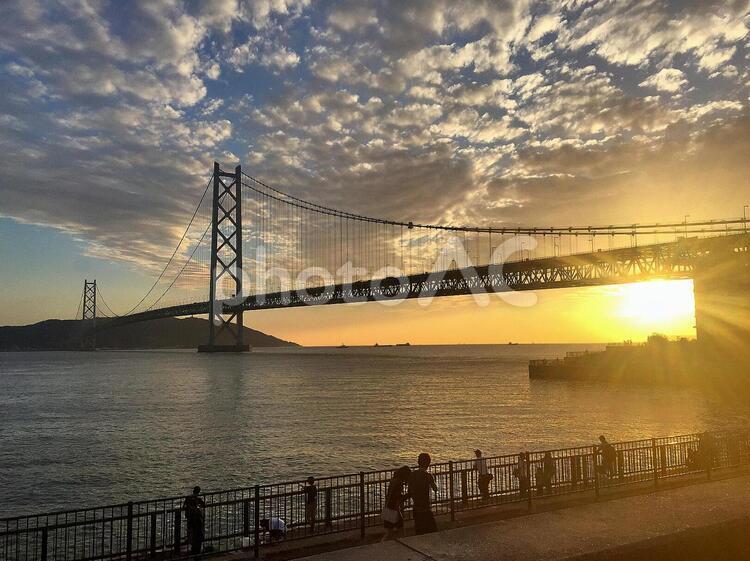 明石海峡大橋と夕景 明石海峡大橋,夕景,シルエットの写真素材