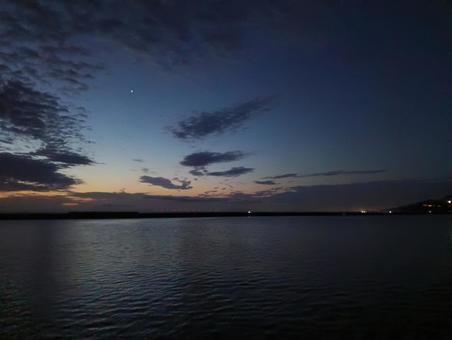 夜明け 夜明け 夜明け,朝焼け,港の写真素材