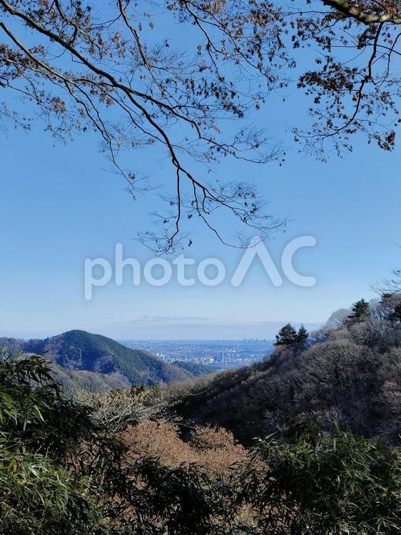 山々の間から見えた街！ 山,山々,街の写真素材