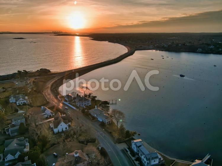 マサチューセッツ、ナハントの住宅街と夕陽 ボストン,マサチューセッツ,アメリカの写真素材