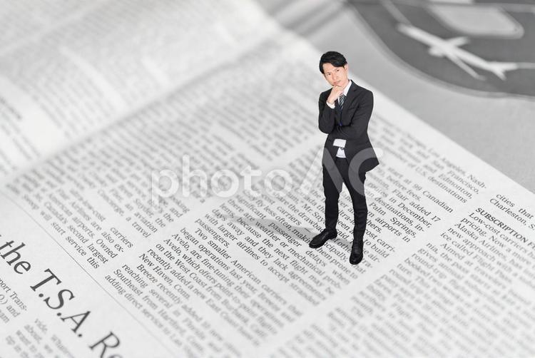 新聞とビジネスマンのイメージ 男性,ビジネス,人物の写真素材