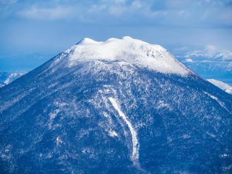 厳冬期の雄阿寒岳(雌阿寒岳山頂から) 厳冬期の雄阿寒岳(雌阿寒岳山頂から)の写真