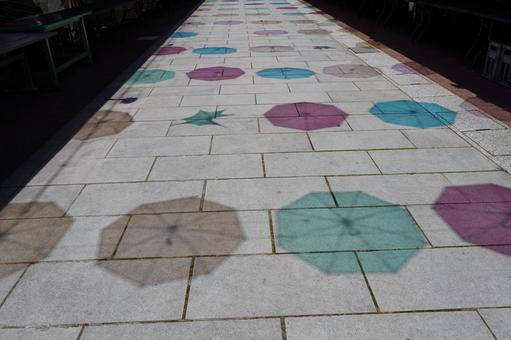 参道のアンブレラ 佐久市野沢,ぴんころ地蔵,成田山薬師寺参道の写真素材