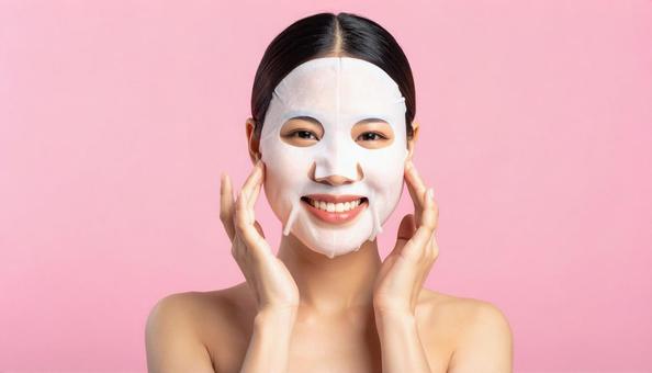 シートパックをする女性 シートパックをする女性の写真