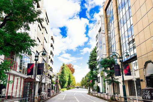 青空が見える高層ビル街 街並み,高層ビル,都会の写真素材