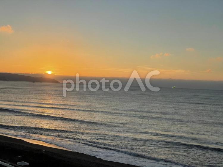 夕暮れ 海,夕焼け,浜辺の写真素材